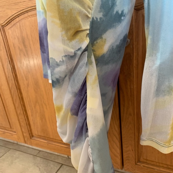 International Concepts Top with V-neck and Ruching - Picture 6 of 7